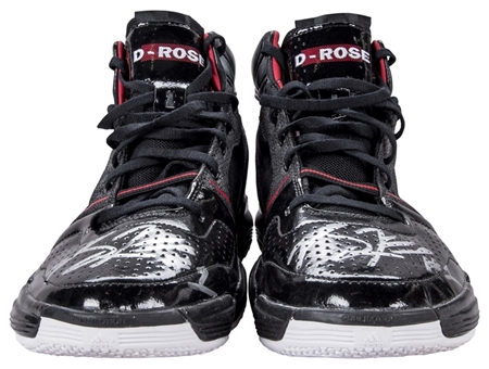 Derrick Rose Autographed Sneakers (Beckett)